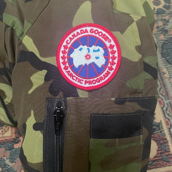 Canada Goose, Camo woman's size M Montebello Parka - Picture 11 of 11